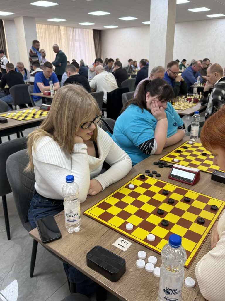 Турнир по шашкам и шахматам